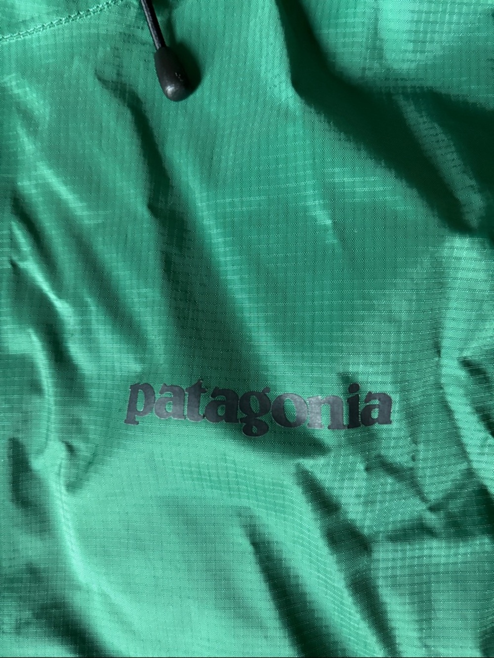 Patagonia Men’s Emerald Green Hooded Rain Jacket - Picture 2 of 6